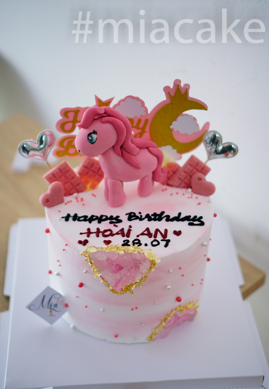 Bánh sinh nhật decor chú ngựa pony