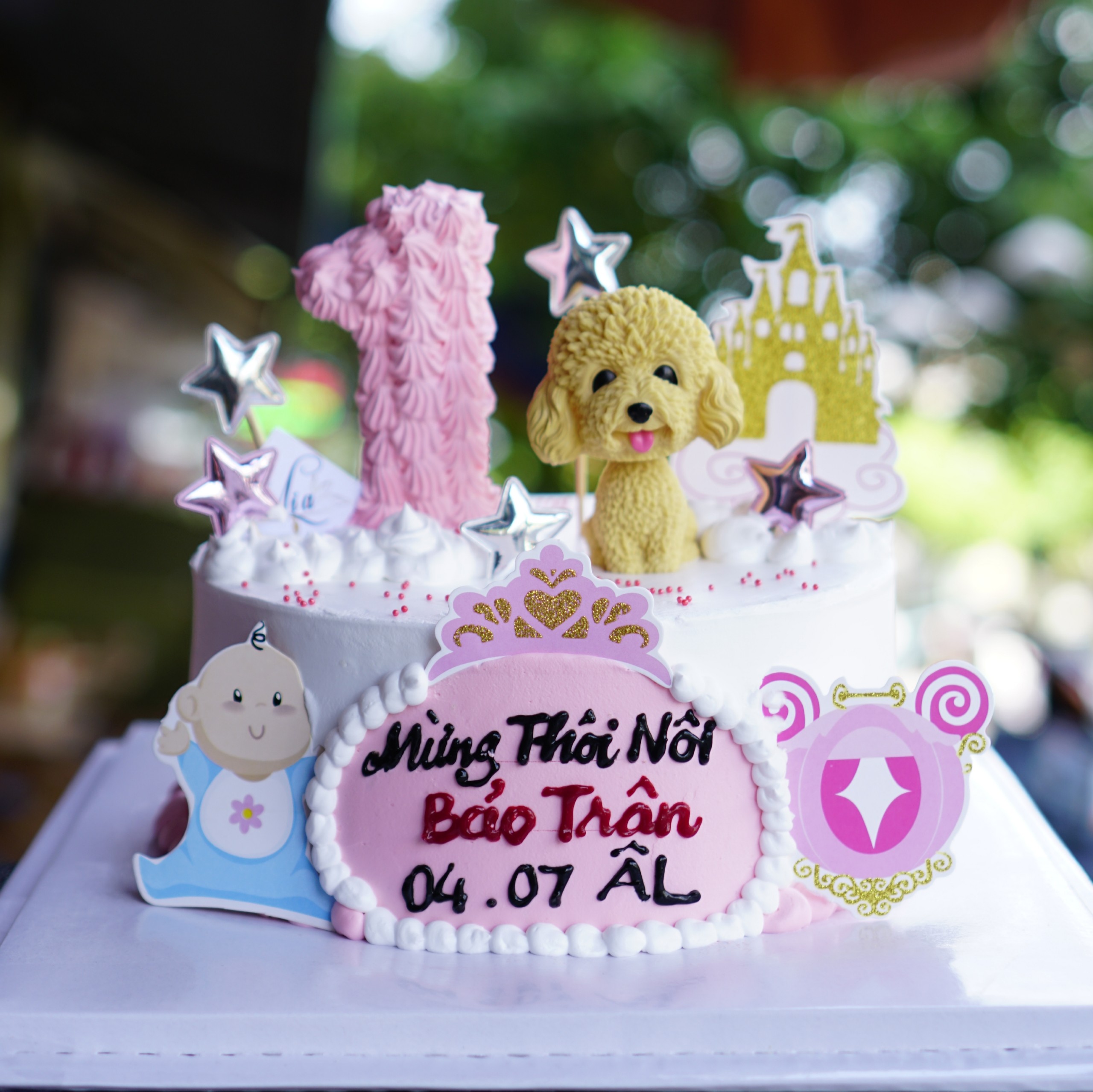 Bánh kem sinh nhật bé gái tuổi mèo fondant | vuatrangtri.vn