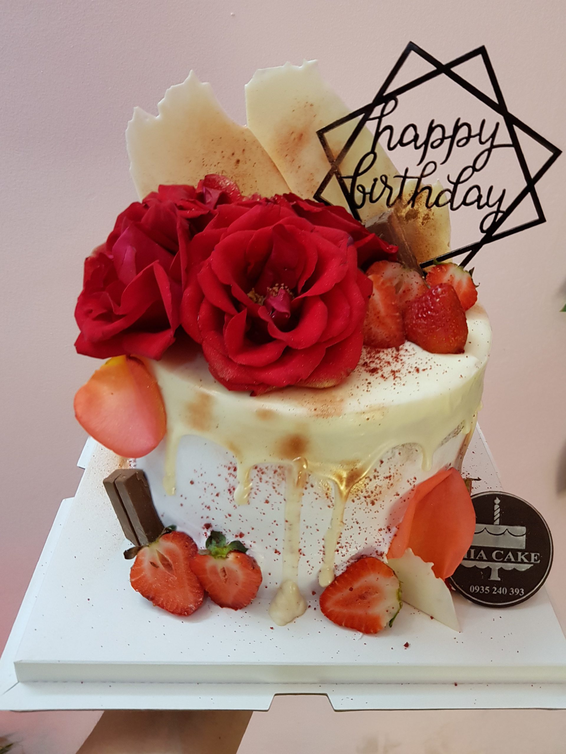 Bánh sinh nhật socola chảy decor đẹp - Thu Hường bakery