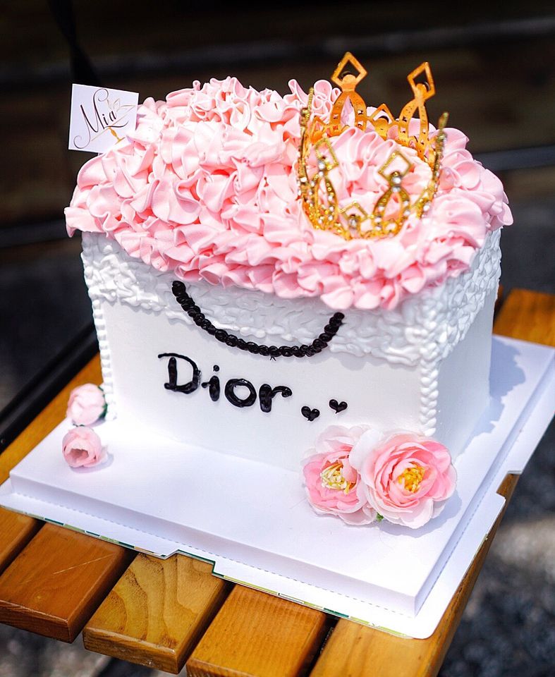 Bánh fondant Dior  Tiny Pretty Cake