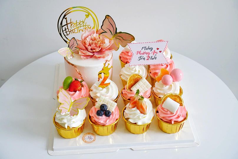 Mẫu bánh kem sinh nhật cupcake in hình trang trí hình trái tim nhỏ đẹp dễ  thương | Bánh Kem Ngộ Nghĩnh