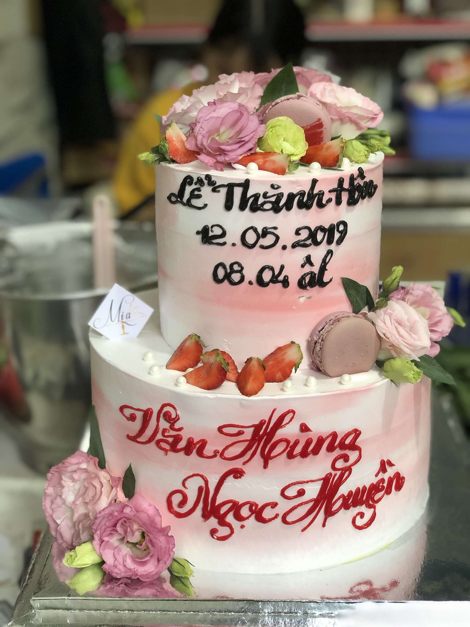 30+ Mẫu bánh kem cưới trang trí hoa tươi đẹp nhất