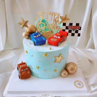Bánh sinh nhật tặng bé trai trang trí ô tô và máy bay - Thu Hường Bakery